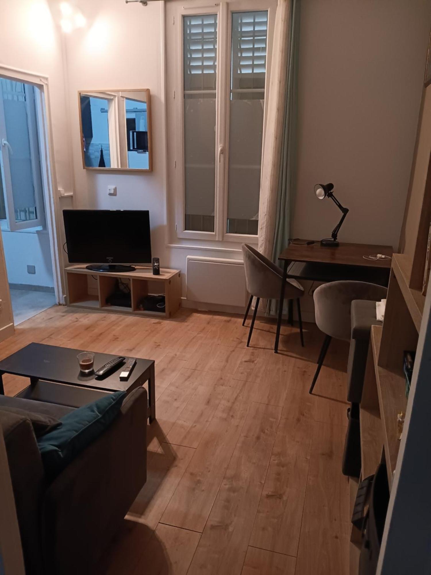 Studio Au Pied De La Basilique Du Sacre Coeur Apartment Paris Luaran gambar